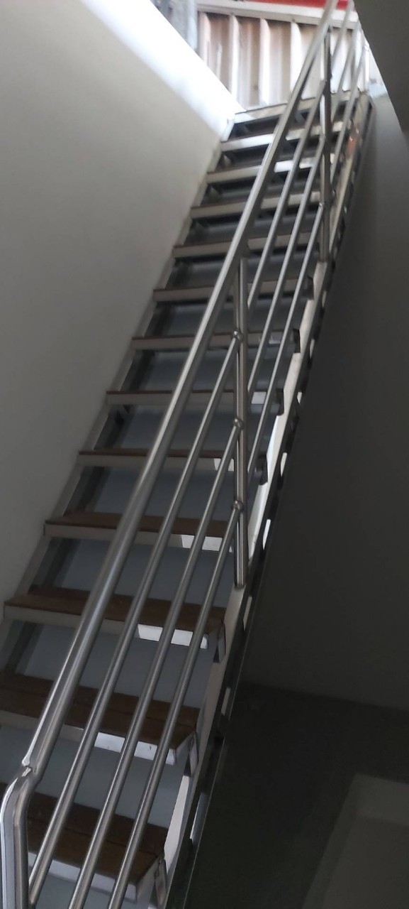 高雄金屬工程-高雄白鐵樓梯修建