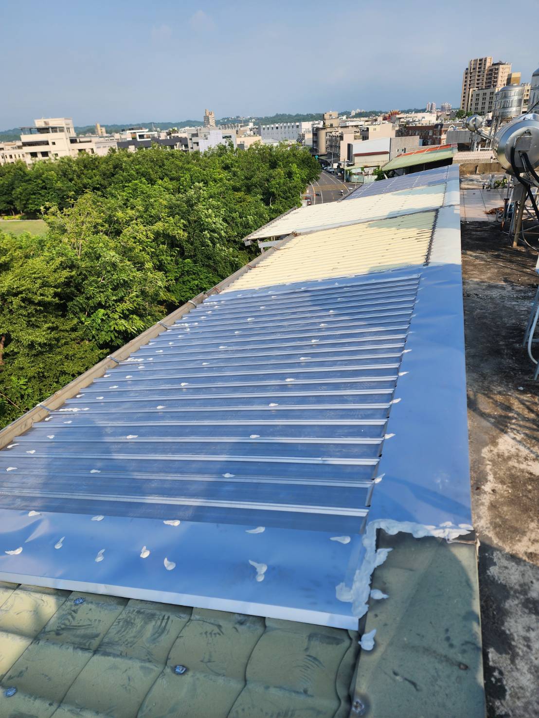 高雄金屬工程-更換不鏽鋼四合一浪板